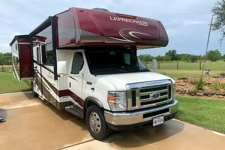 2017 COACHMEN LEPRECHAUN 310BH