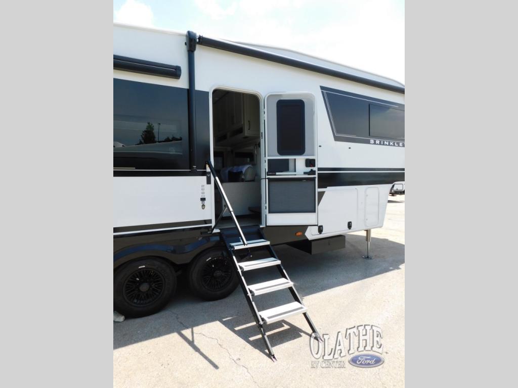 A photo of this 2026 Brinkley MODEL Z