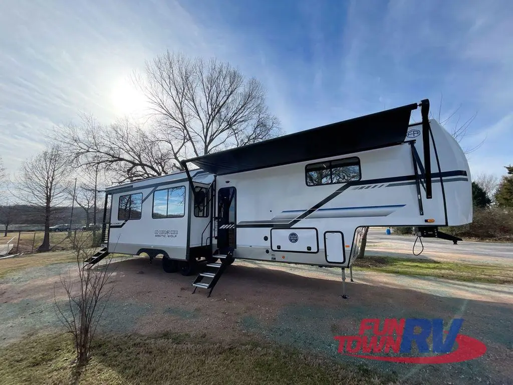 2025 F CHEROKEE ARCTIC WOLF Travel Trailer RV