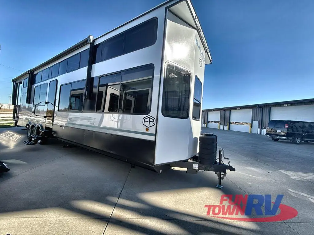 2025 F SALEM GRAND VILLA Travel Trailer RV