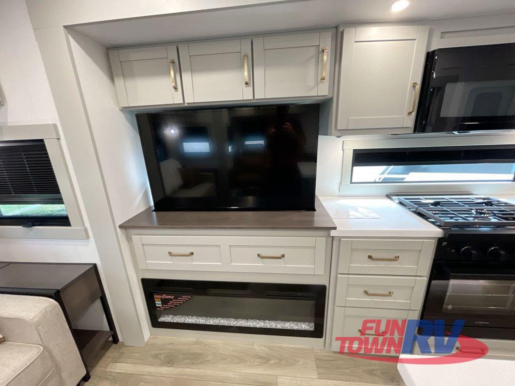 A photo of this 2026 Brinkley MODEL Z