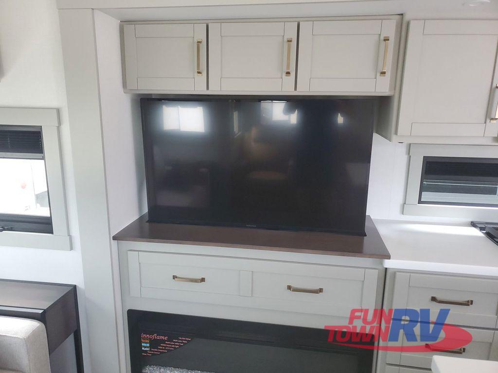 A photo of this 2026 Brinkley MODEL Z