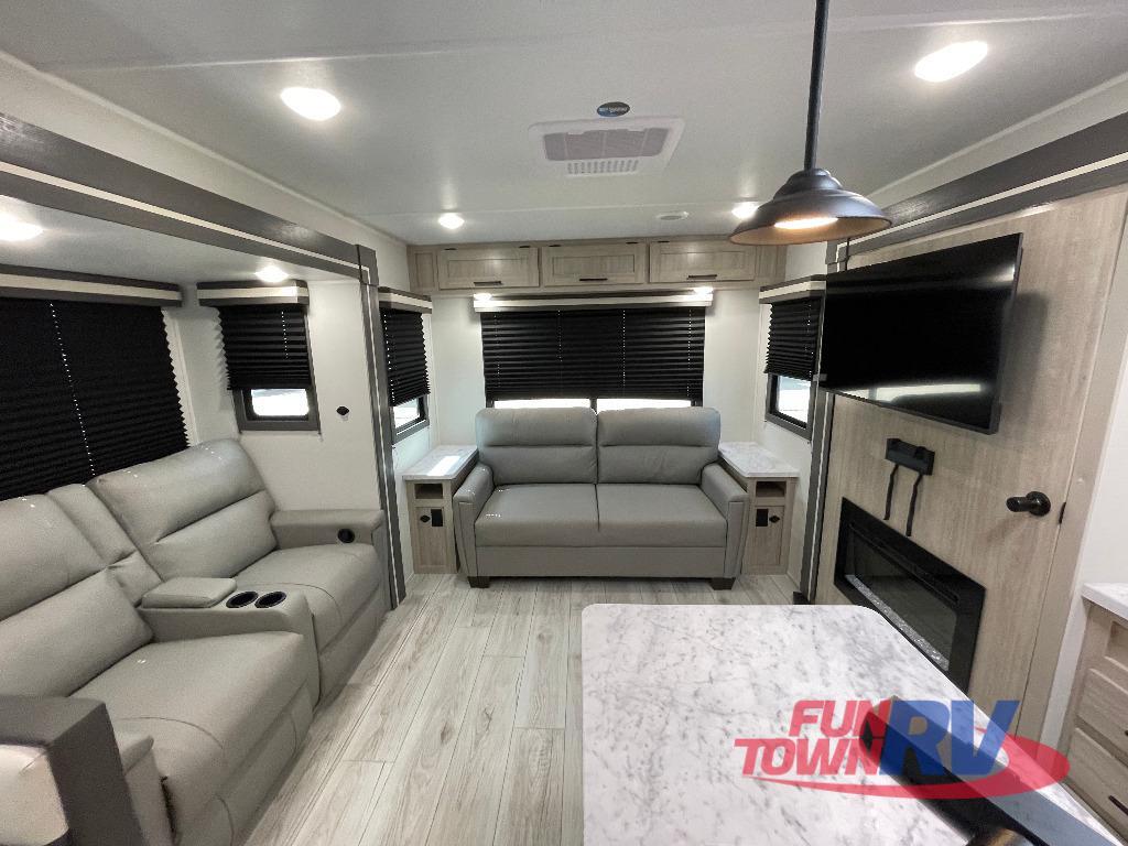 A photo of this 2026 EAST TO WEST Della Terra 272RL