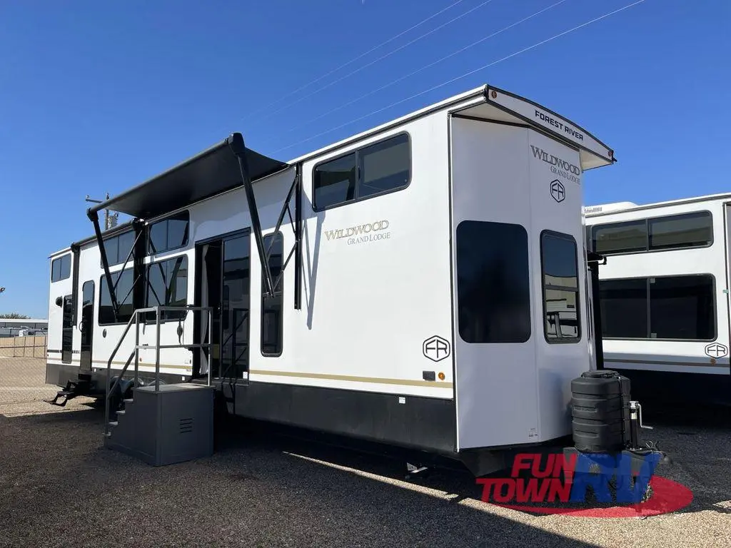 2026 F WILDWOOD GRAND LODGE Travel Trailer RV