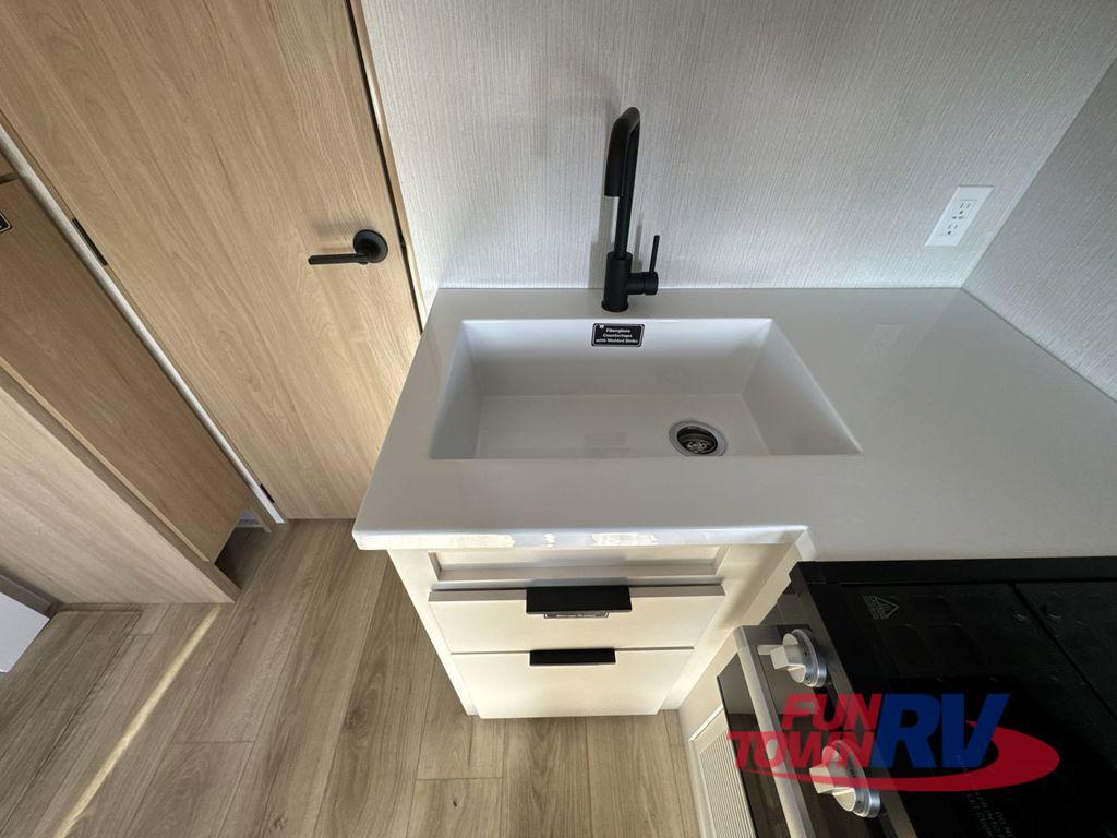 A photo of this 2026 Winnebago Thrive 25RLS