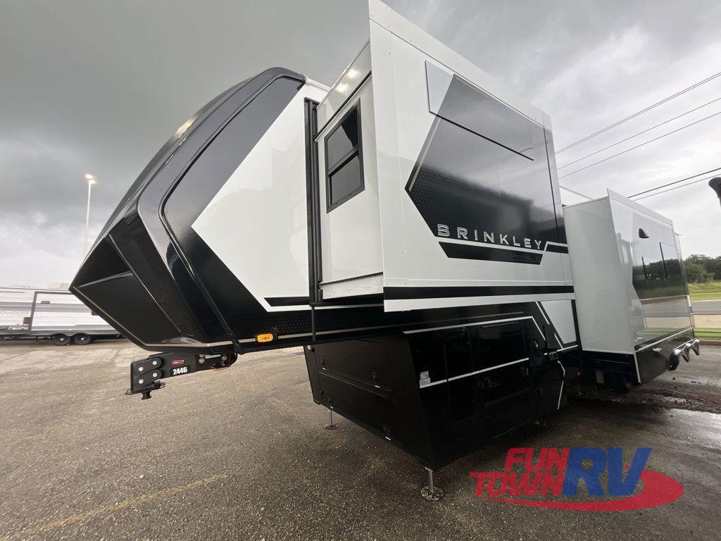 A photo of this 2026 Brinkley MODEL G