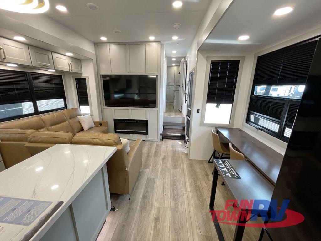 A photo of this 2026 Brinkley MODEL G