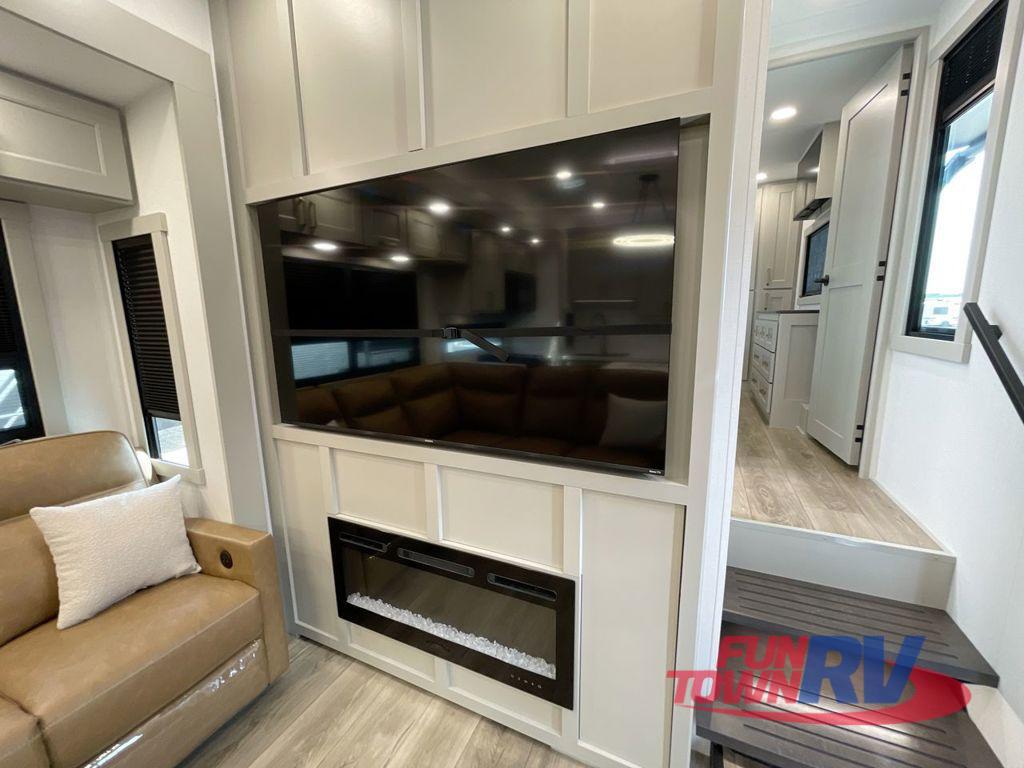 A photo of this 2026 Brinkley MODEL G