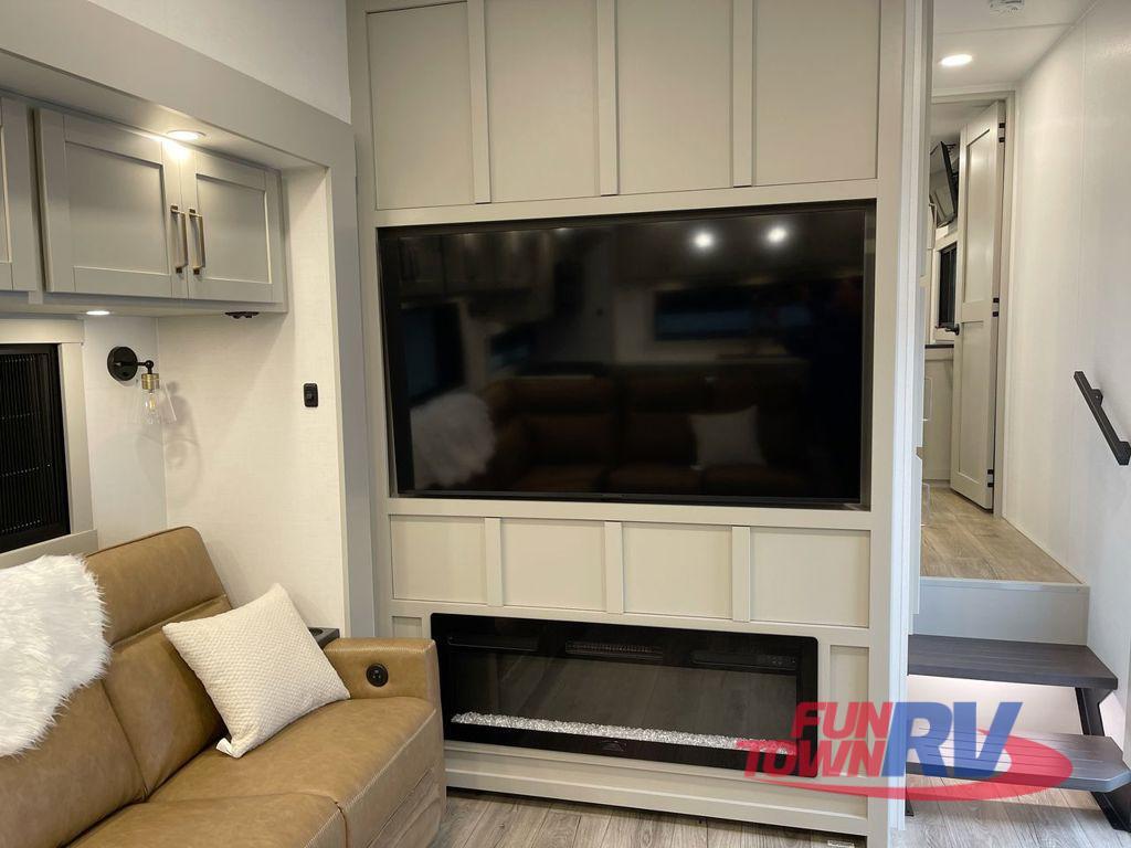 A photo of this 2026 Brinkley MODEL Z